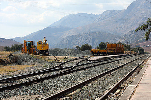 Línea del tren entre Algeciras y Bobadilla durante su paso por Ronda.