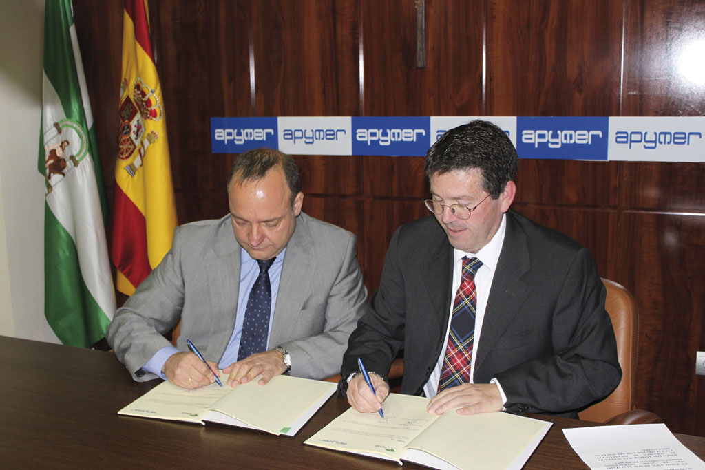 Firma del convenio Unicaja-Apymer