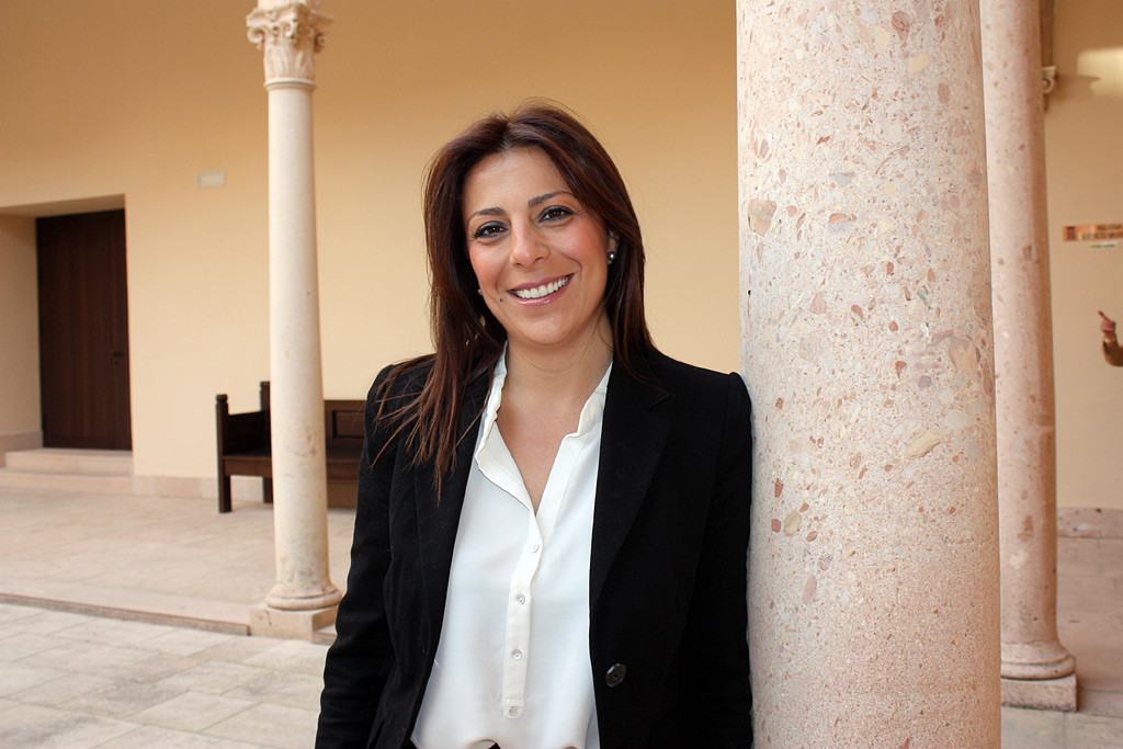 Mari Paz Fernández, alcaldesa de Ronda, posa en el convento de Santo Domingo