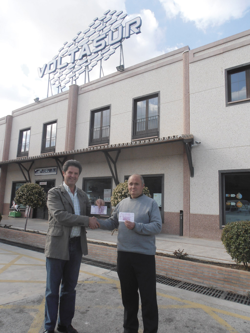 Entrega del premio de un sorteo anterior