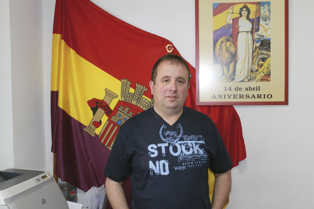 Rafael Ruiz en la sede de Izquierda Unida de Ronda