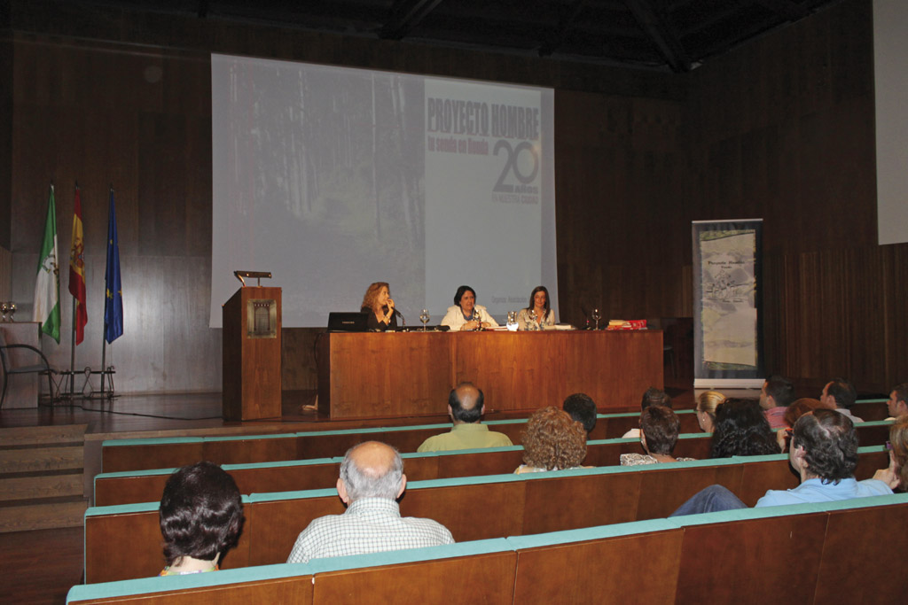Una de las conferencias organizadas por Proyecto Hombre