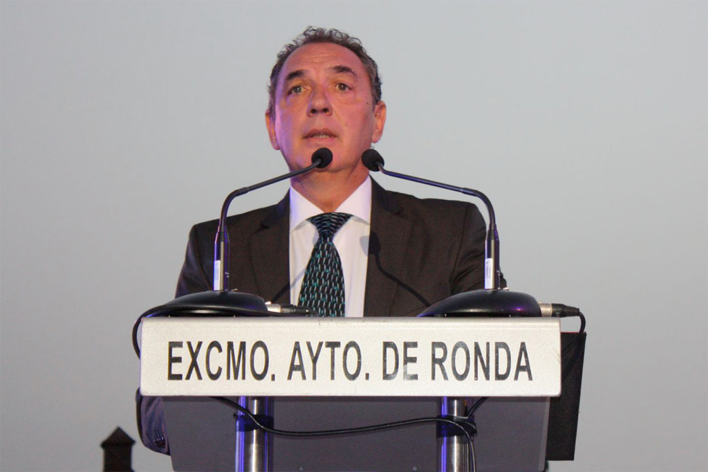 El pregonero durante su intervención.