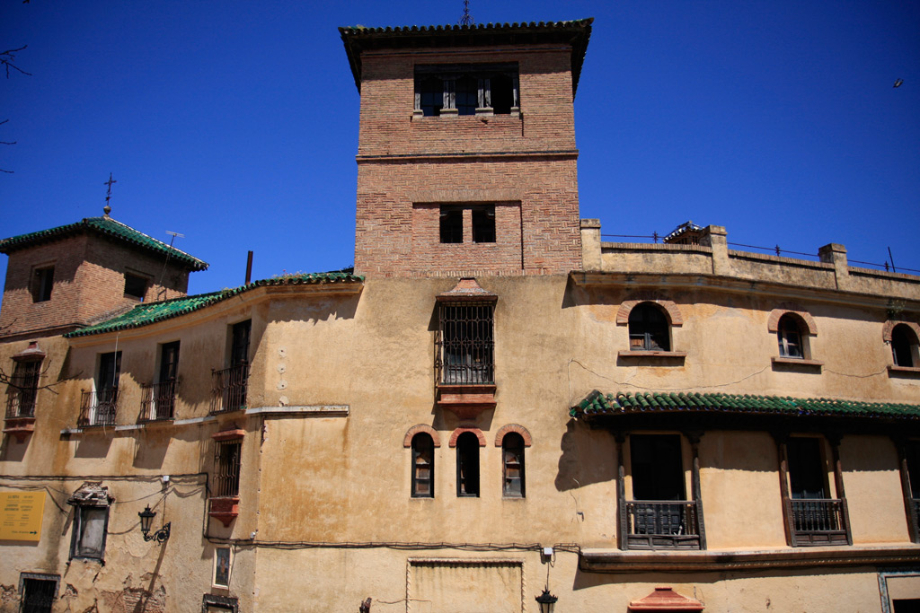 Fachada de la casa-palacio.