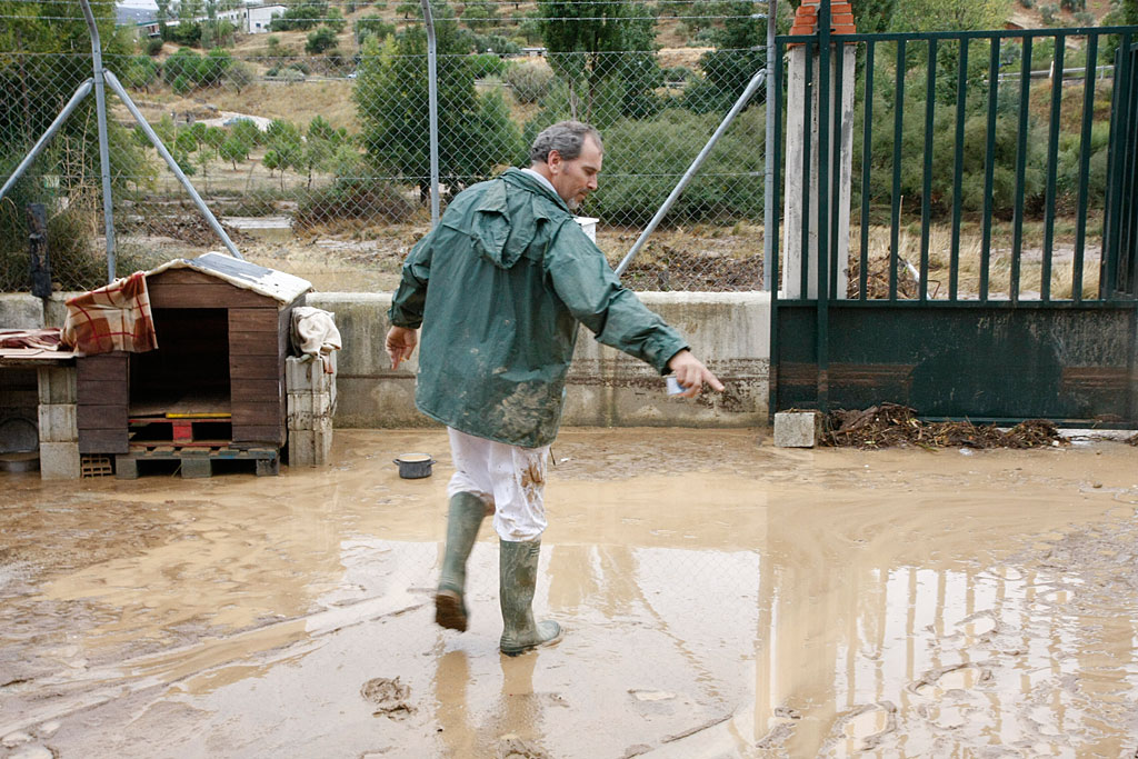 Una de las naves afectadas en la zona de Navares y Tejares.