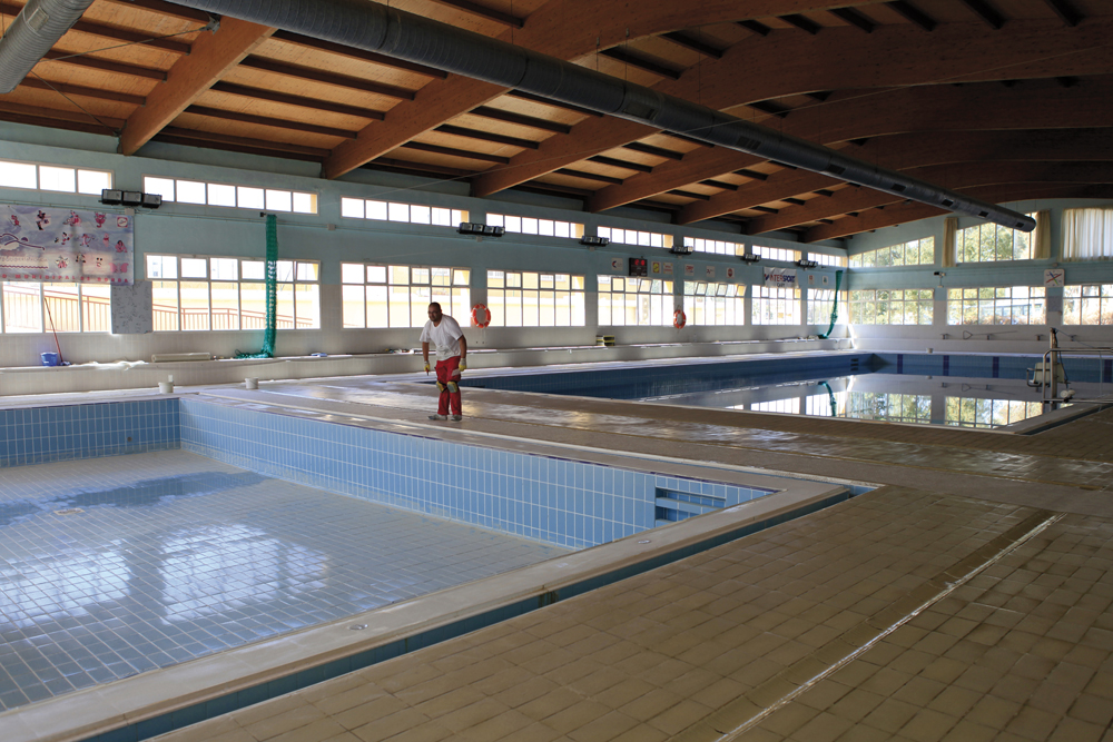 La piscina es una de las instalaciones deportivas que se han adaptado a los nuevos horarios.