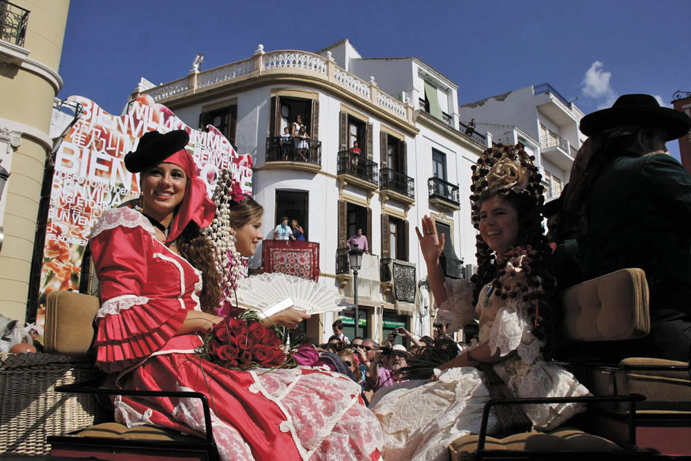 Damas Goyescas en su carruaje a la entrada a la plaza en la Feria de 2012.