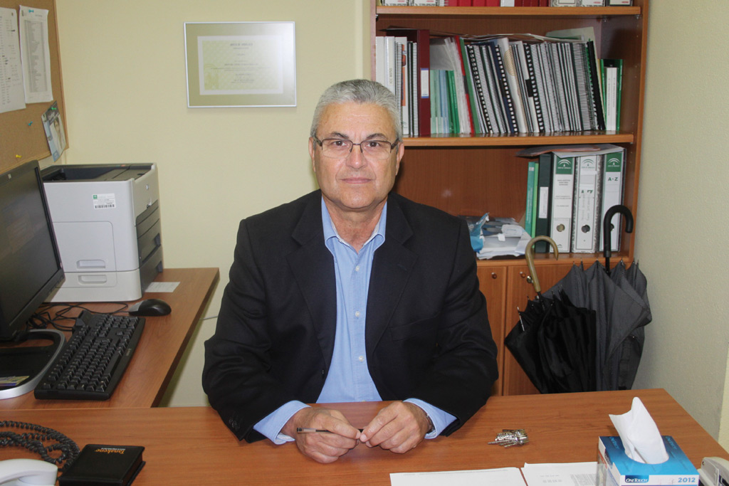 El director médico atendió a La Voz de Ronda en su despacho.