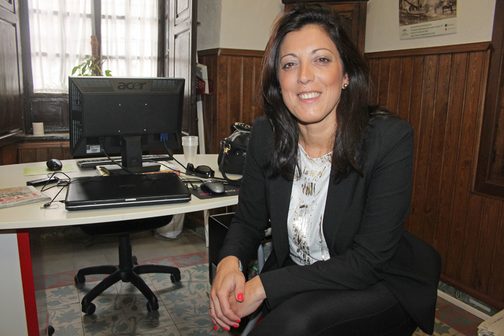 La delegada, en la redacción de La Voz de Ronda.