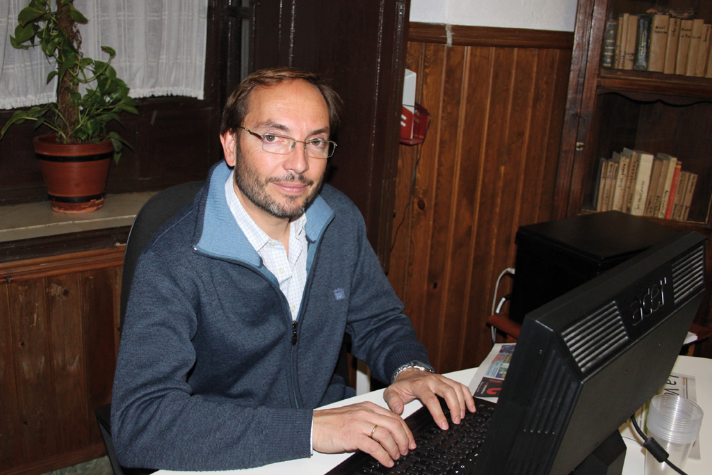 Daniel Harillo en la redacción de La Voz de Ronda.