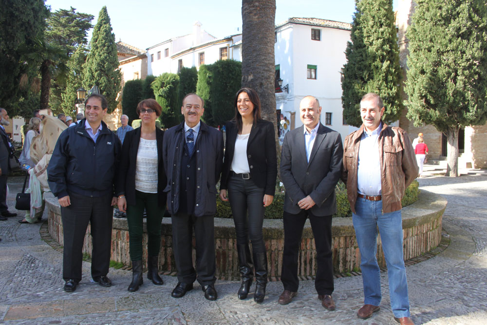 Mª Paz Fernández junto a los tres reyes magos y la cartera real