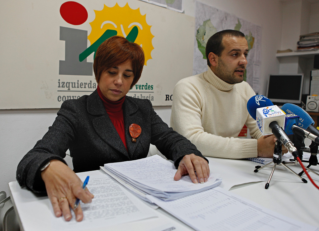 Lola Quintana y Álvaro Carreño, en la sede de Izquierda Unida.