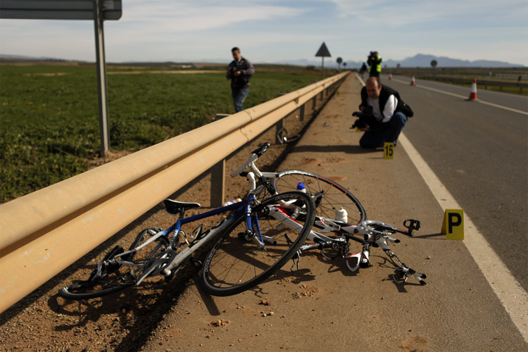 Estado en el que quedaron las dos bicicletas tras ser arrolladas por el vehículo,