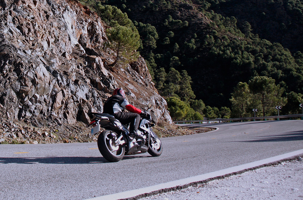 La carretera de San Pedro es muy frecuentada por los motoristas.