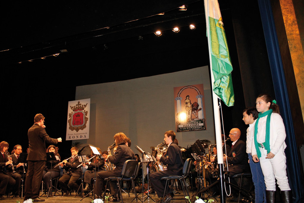 La Asociación Musical Aureliano del Real puso la banda sonora al acto