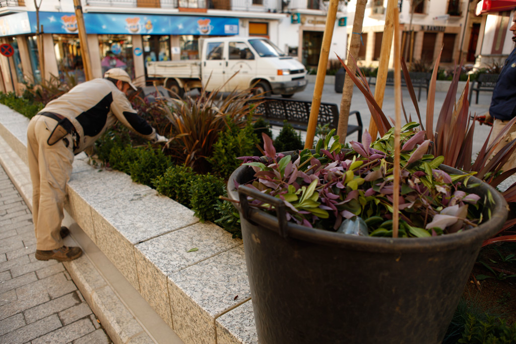 El Ayuntamiento convoca plazas para jardineros, electricistas y conserjes