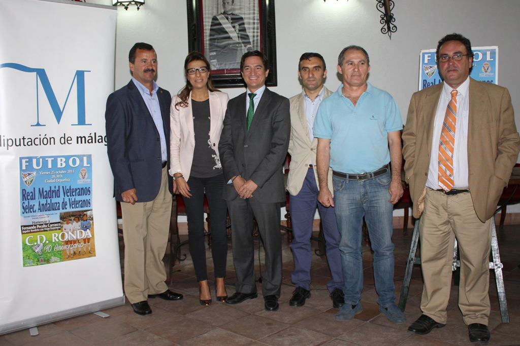 Presentación del partido, con la presencia del exjugador Fernando Peralta.