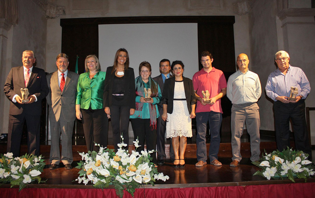 Foto de familia de los premiados en la Gala del Turismo.
