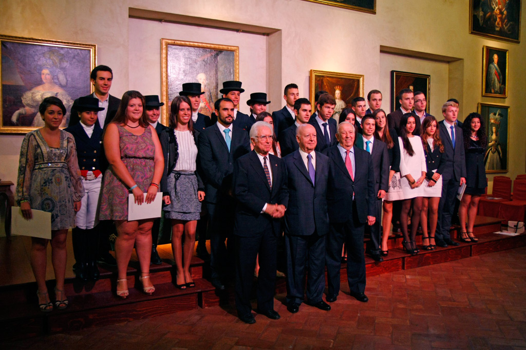 Foto de familia con todos los premiados.