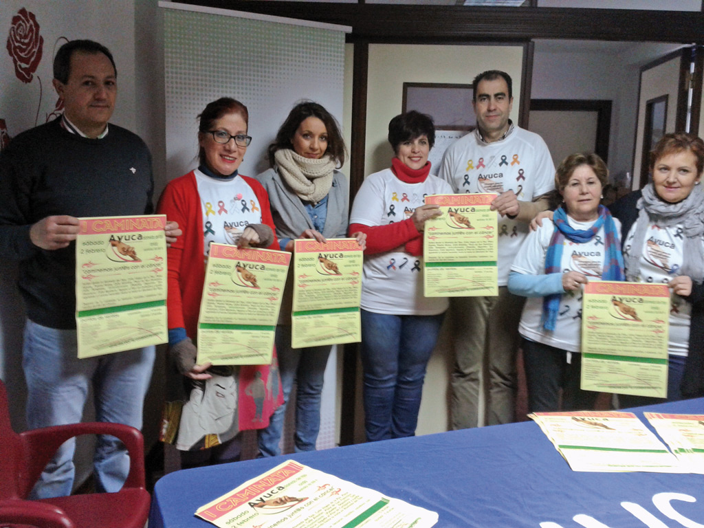 Miembros de AYUCA junto con Concepción Muñoz.