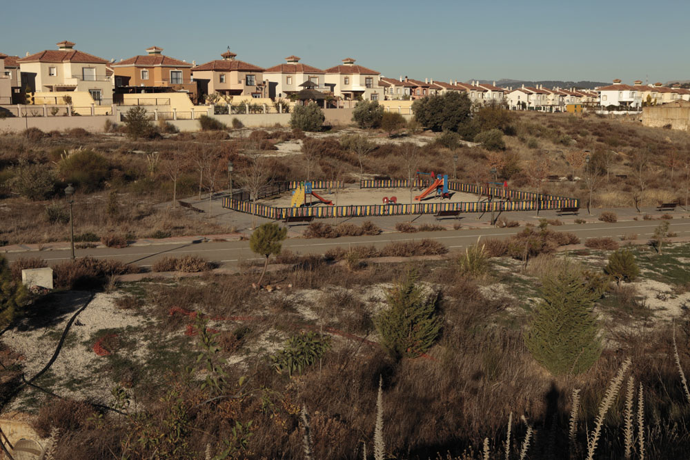 Diferentes espacios públicos de esta urbanización tiene deficiencias en su terminación