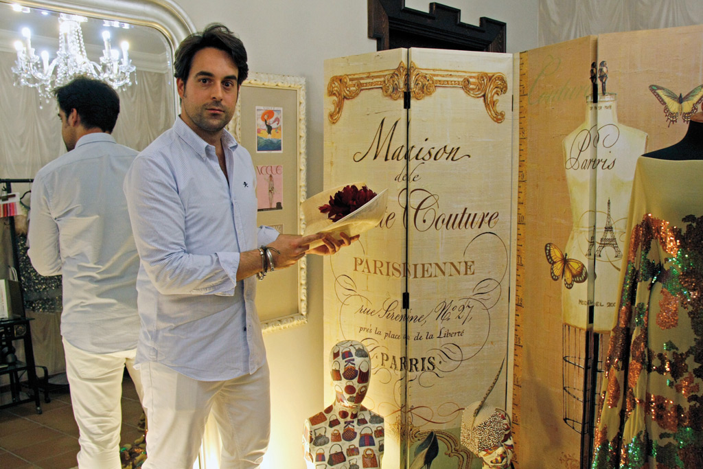 Javier Jiménez, en su taller de Ronda.