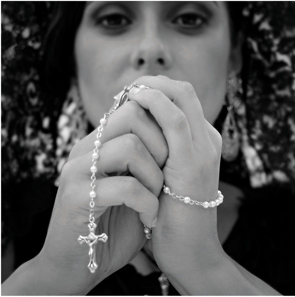 Las fotografías pertenecen a una serie sobre mantillas.