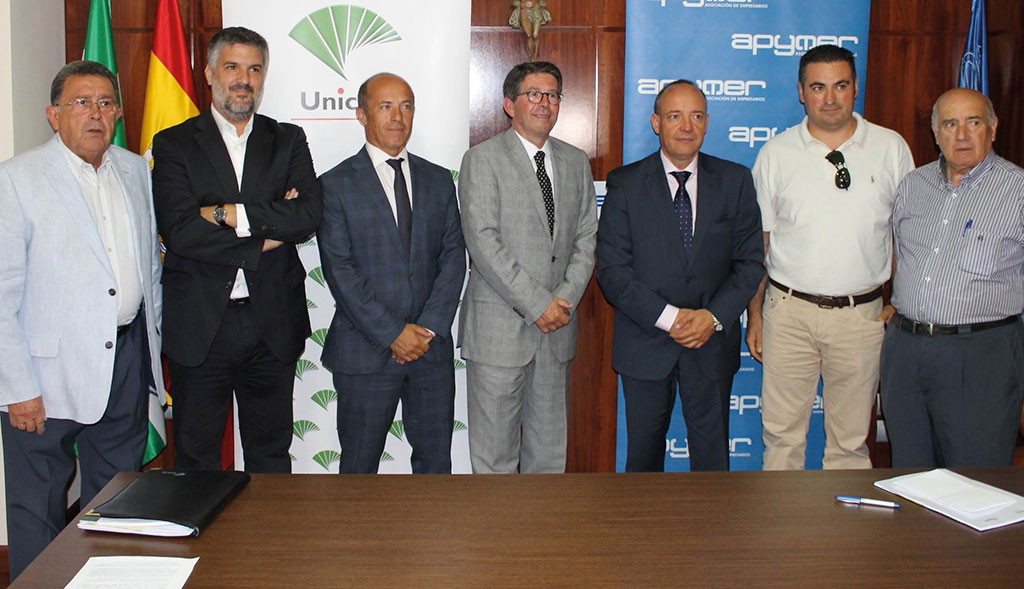 Asistentes al acto de firma del convenio.