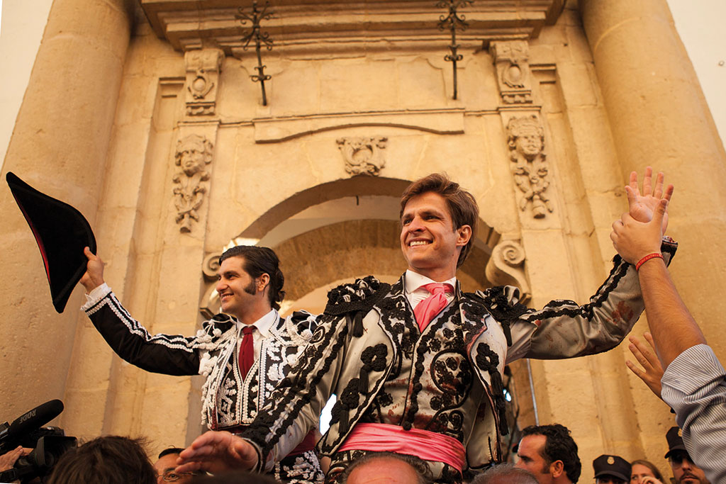 El Juli y Morante salieron a hombros en la Corrida Goyesca de Ronda.