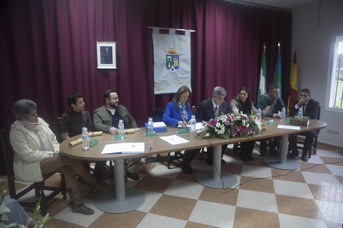 La nueva gestora de Montecorto junto a la secretaria de la Diputación de Málaga.