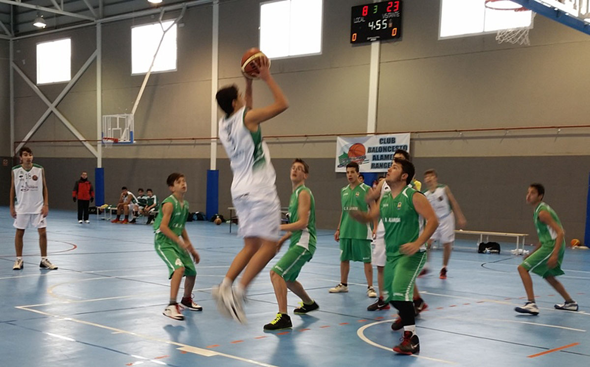 Instante del partido de los cadetes de CB Ronda
