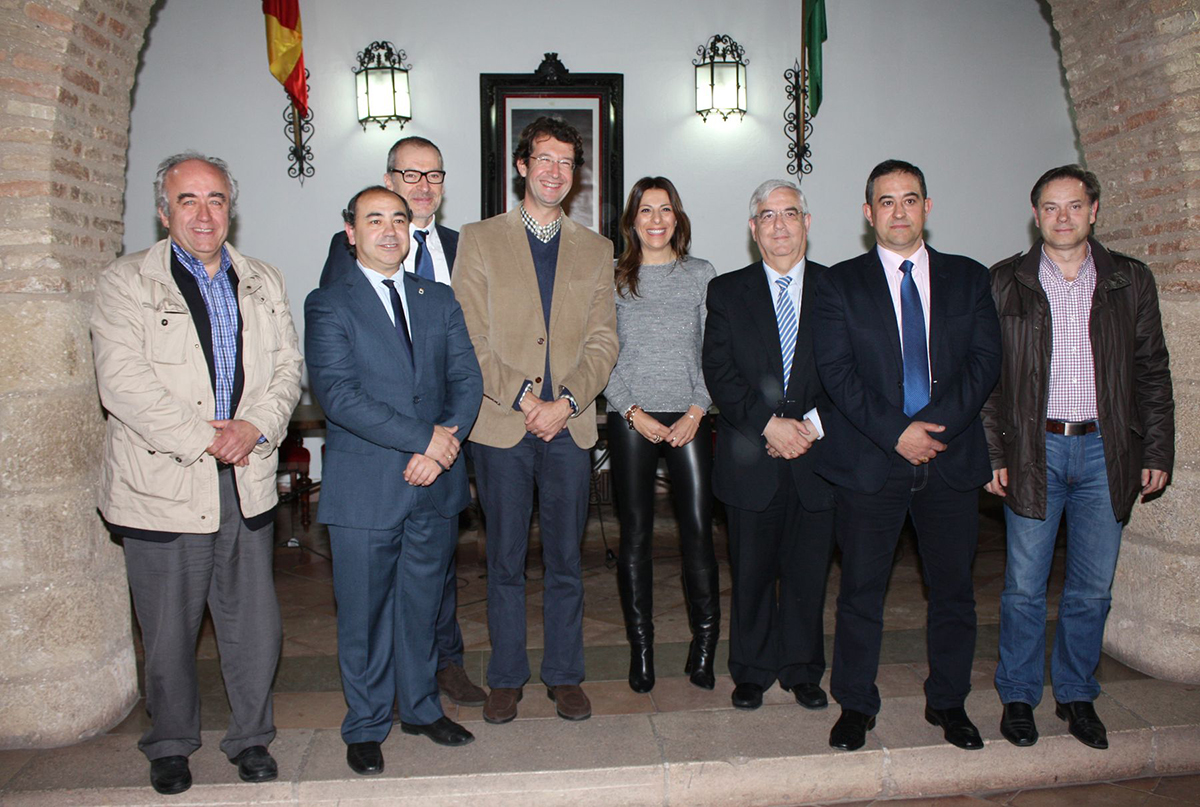 Representantes de Acevín han sido recibidos por la alcaldesa, María de la Paz Fernández.
