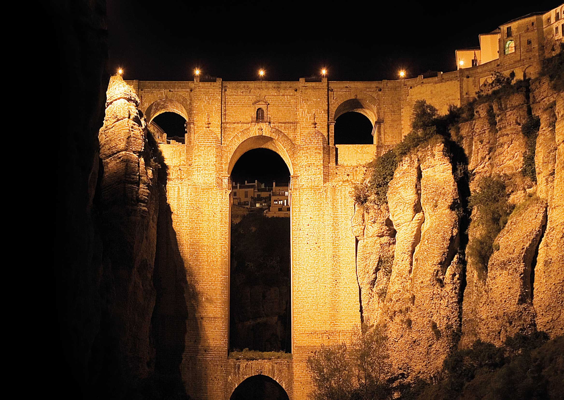 El Puente Nuevo volverá a apagar sus luces durante la Hora del Planeta