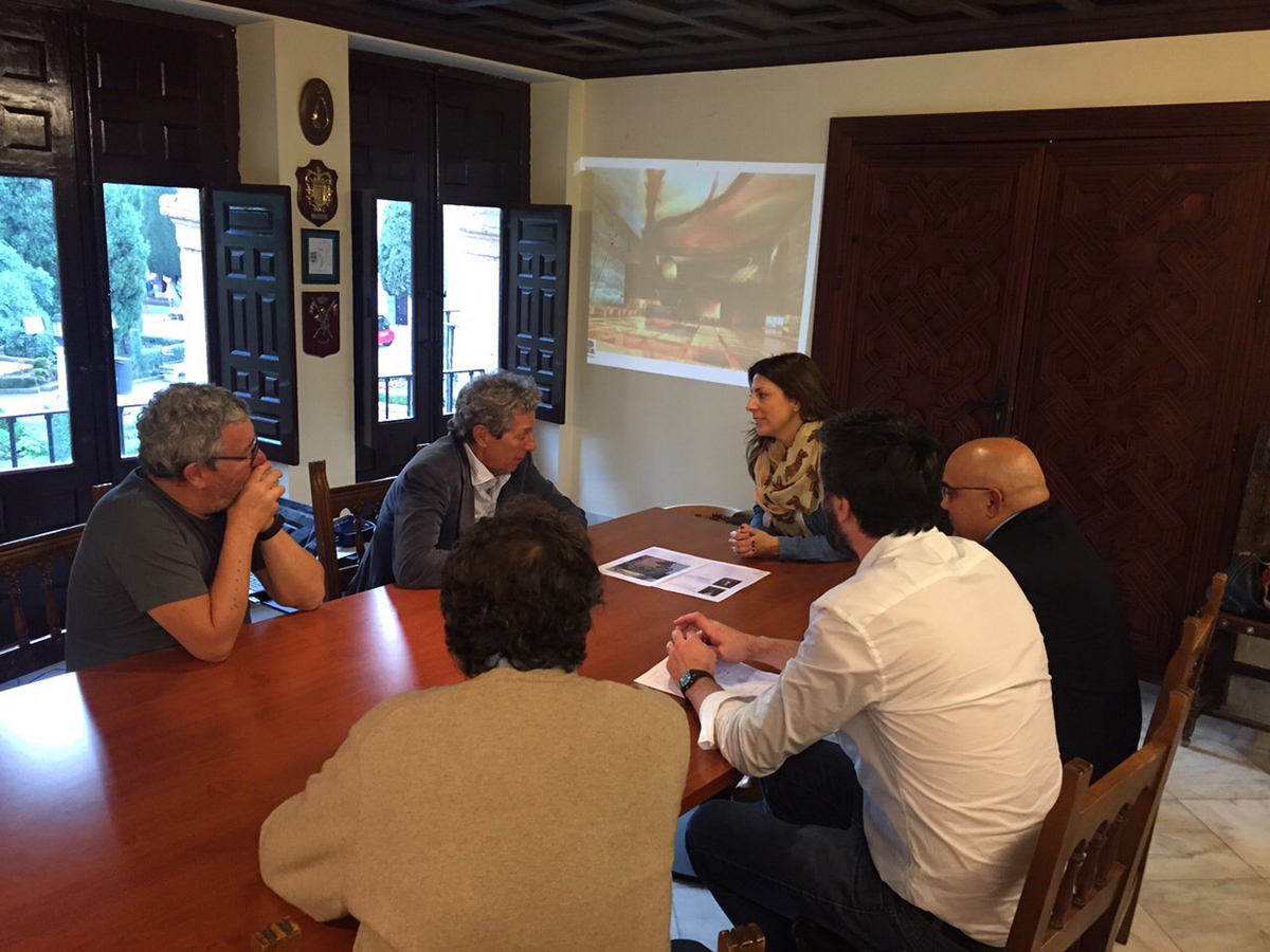 Reunión de los promotores y diseñador con la alcaldesa de Ronda.