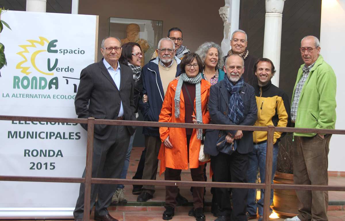 Manuel García Rubio junto a varios de los integrantes de la candidatura de EVA.