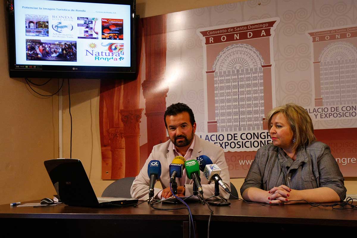 Isabel Barriga y Sergio Sedeño, durante la presentación del balance.