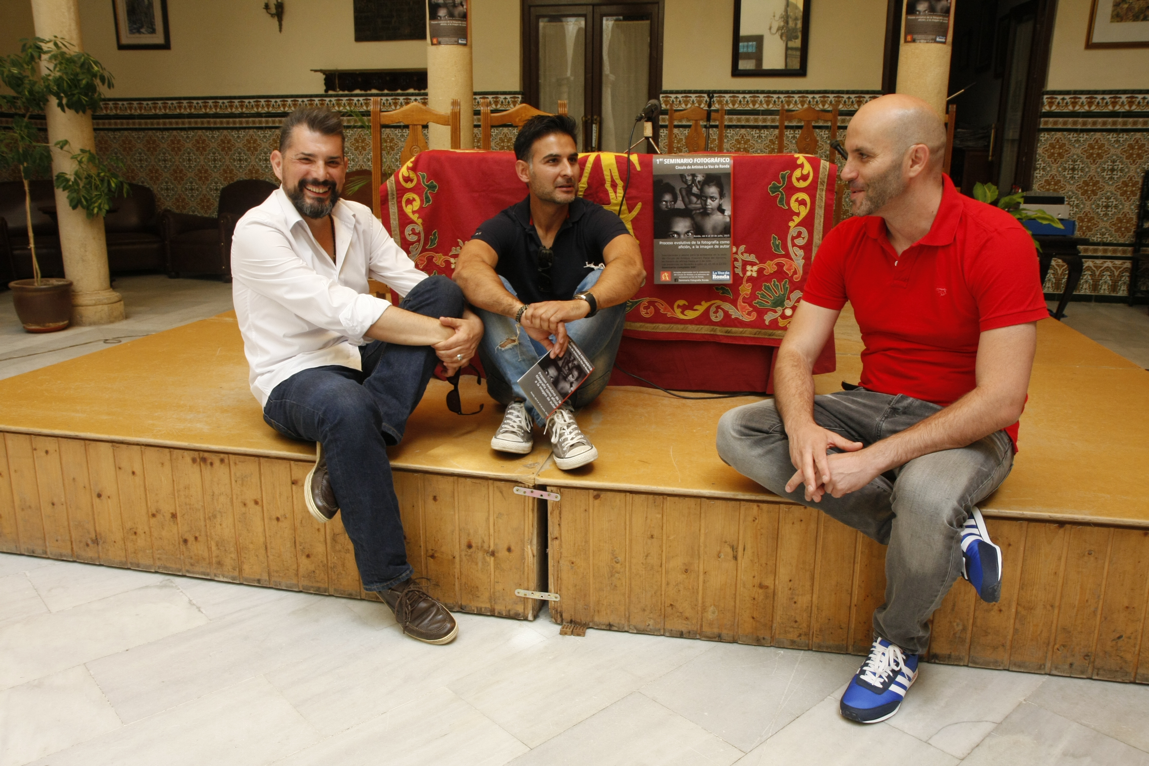 Sergio Camacho, Jorge Guerrero y Jon Nazca tras la presentación del seminario.