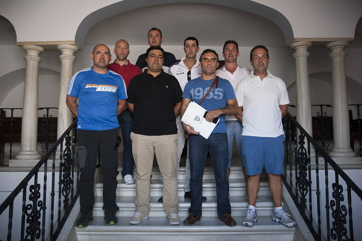 Bernardo Crespo y Javier Martín junto al nuevo equipo técnico.