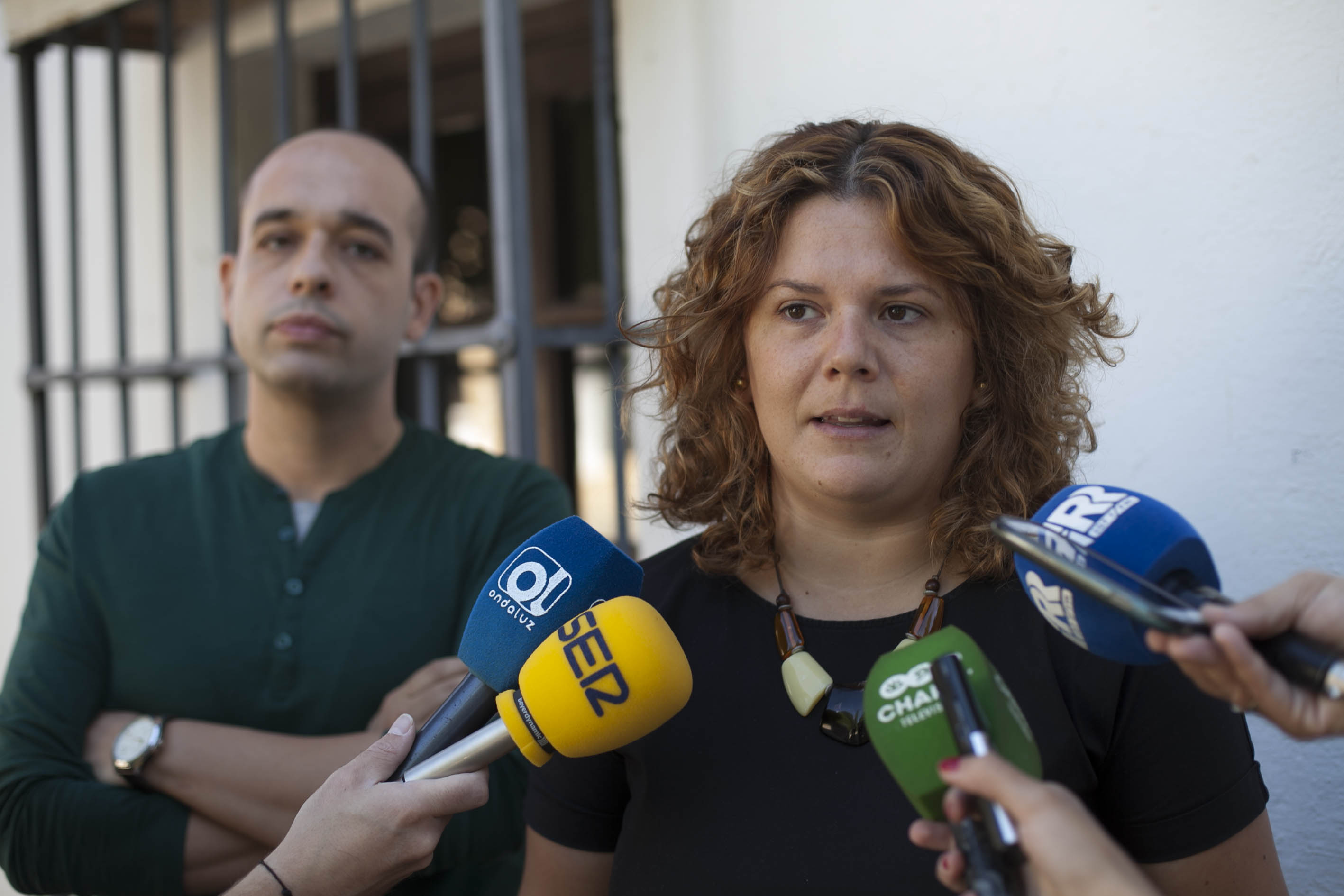Teresa Valdenebro junto al concejal delegado de Recursos Humanos, Alberto Orozco.