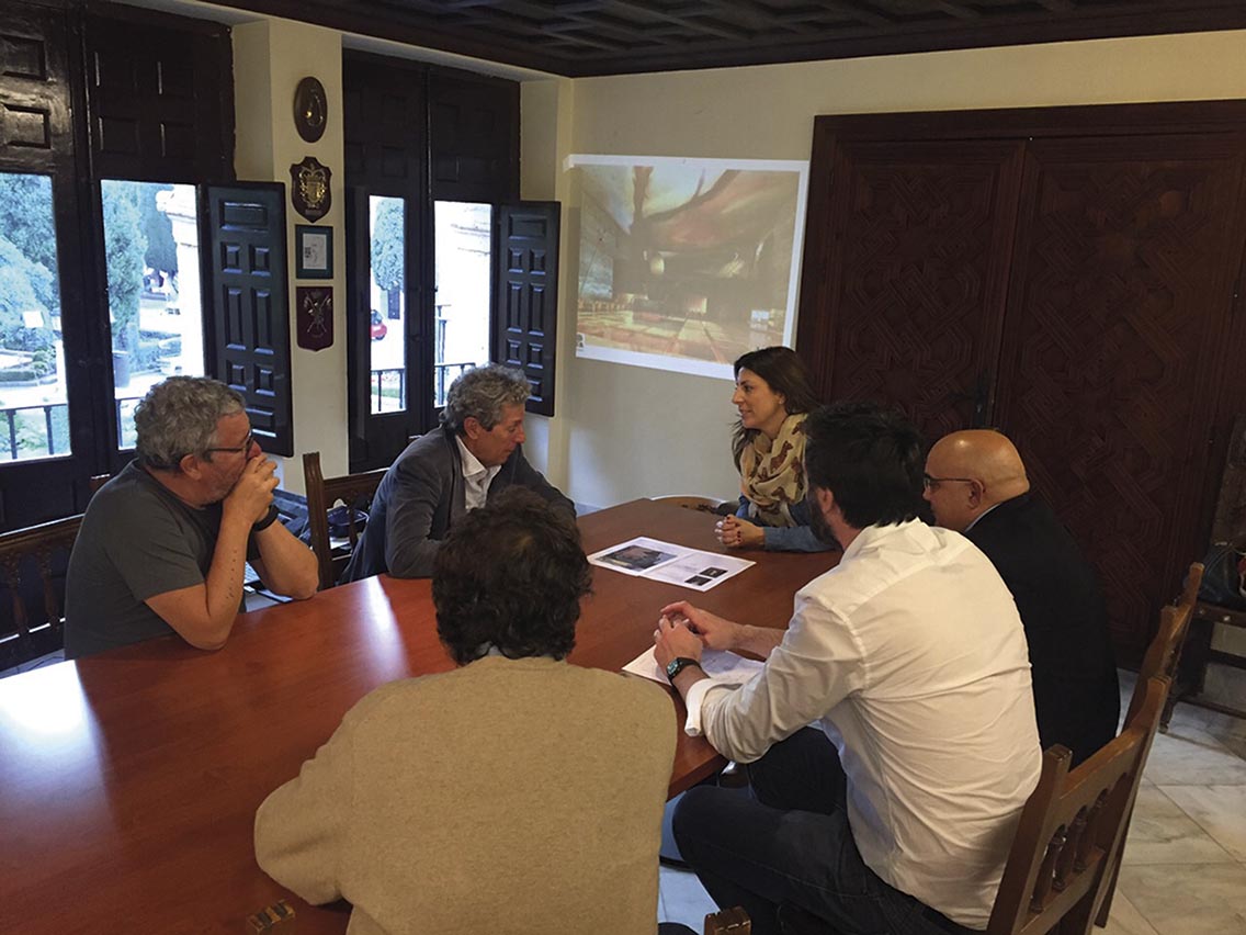 Reunión de los promotores con la alcaldesa a la que acudió Philippe Starck.