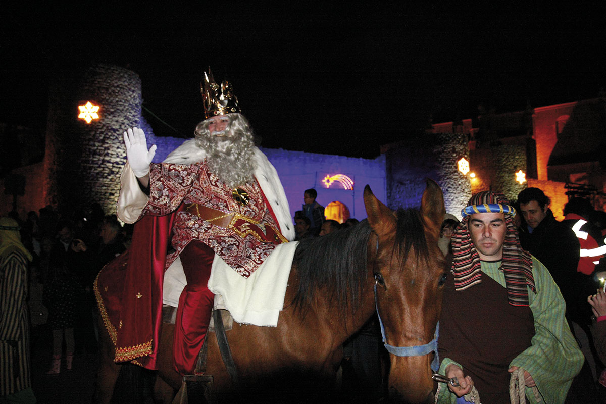 Llegada de los Reyes Magos junto a sus pajes al Barrio de San Francisco