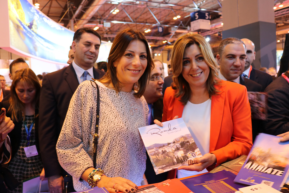 La presidenta de la Junta de Andalucía, Susana Díaz, junto a la alcaldesa de Ronda, María Paz Fernández.