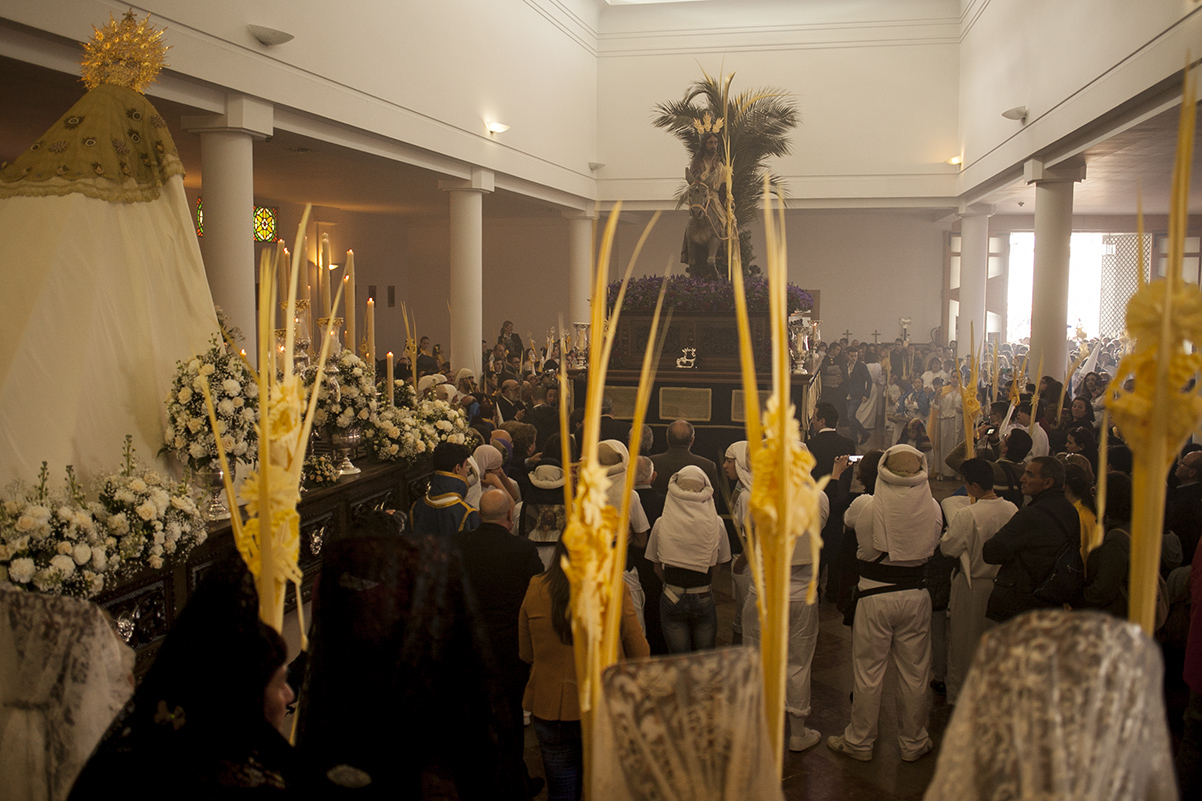 Acto en el interior de la iglesia de San Antonio.