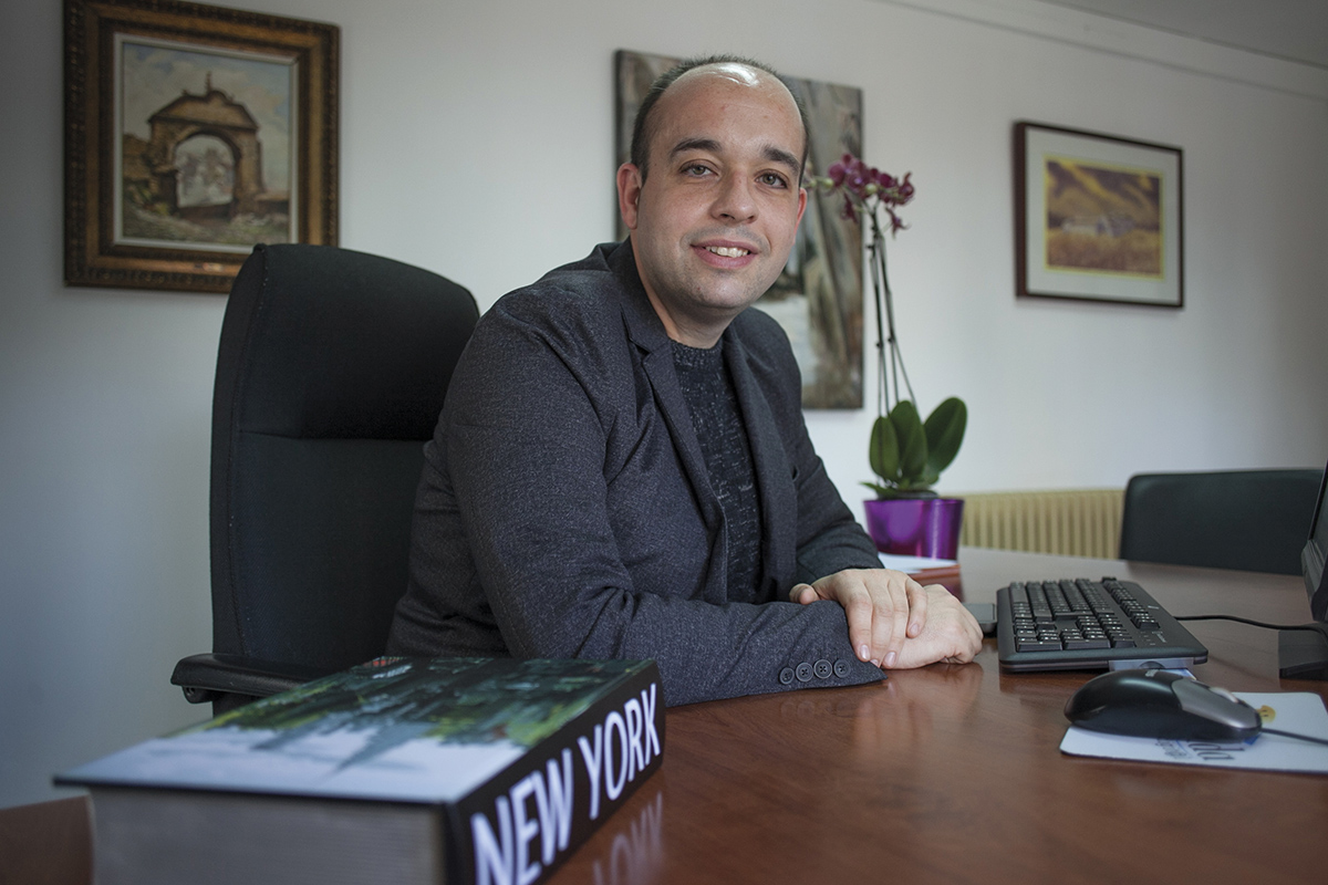 El concejal responsable de Soliarsa, Alberto Orozco (PSOE) en su despacho.