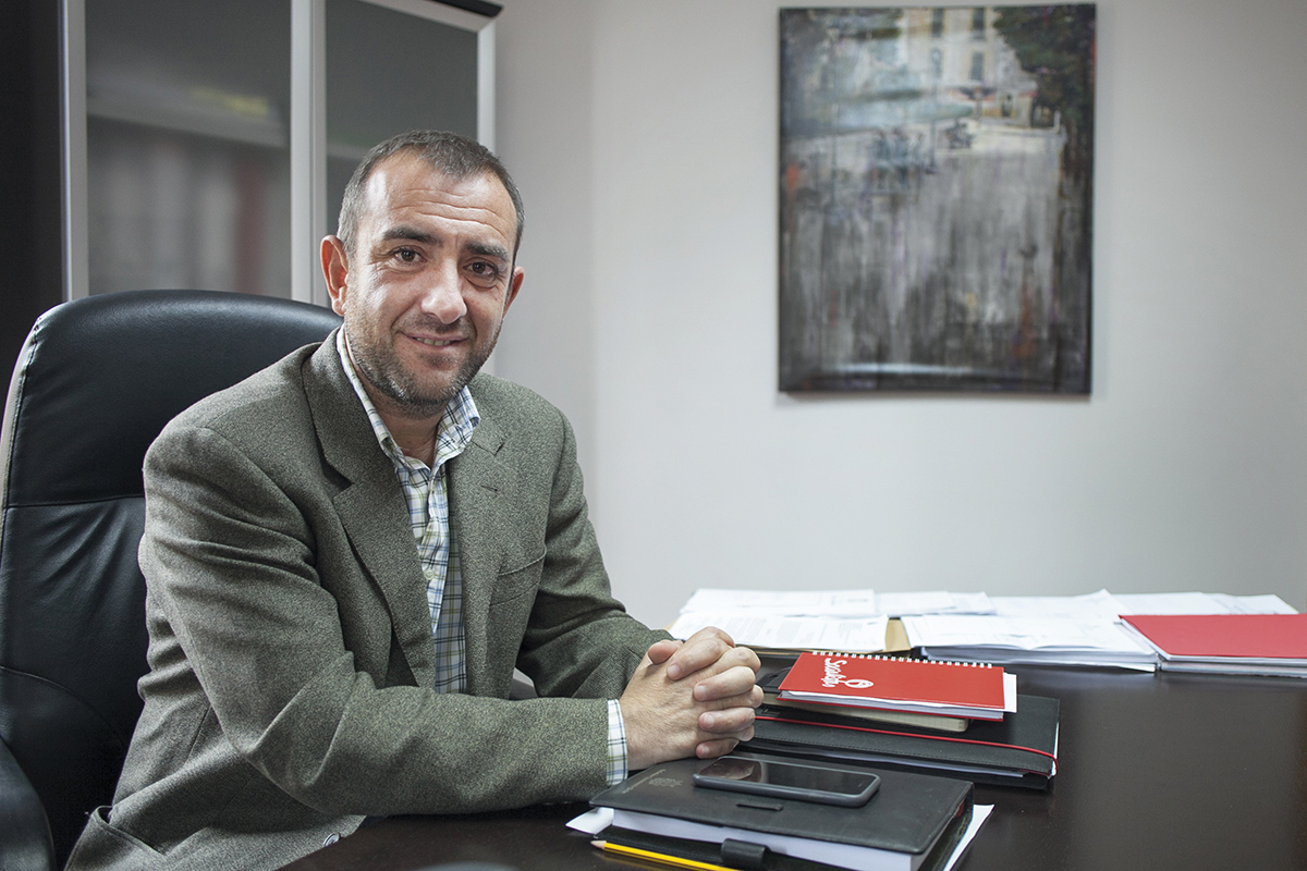 El concejal socialista Paco Márquez en su despacho municipal.