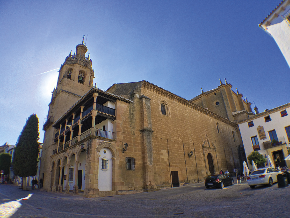 La colegiata de Santa María acogerá el sepelio de los tres rondeños.