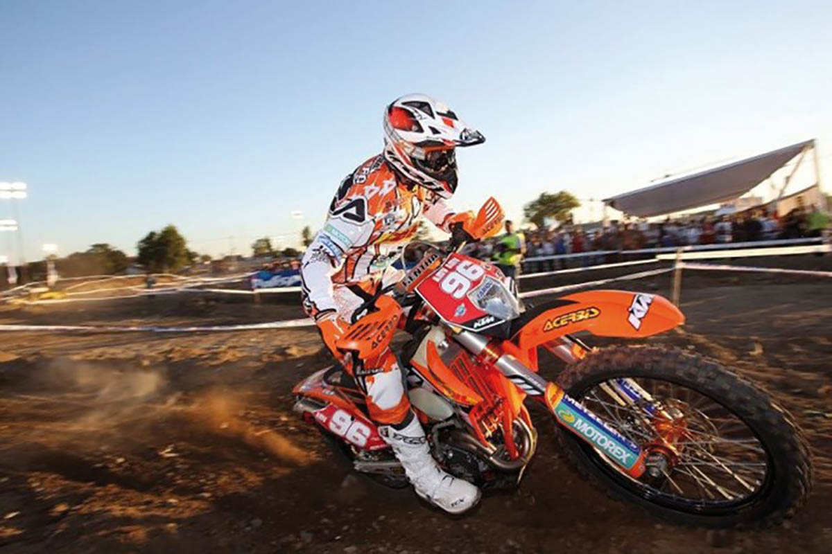 Cristóbal Guerrero en una competición de enduro.