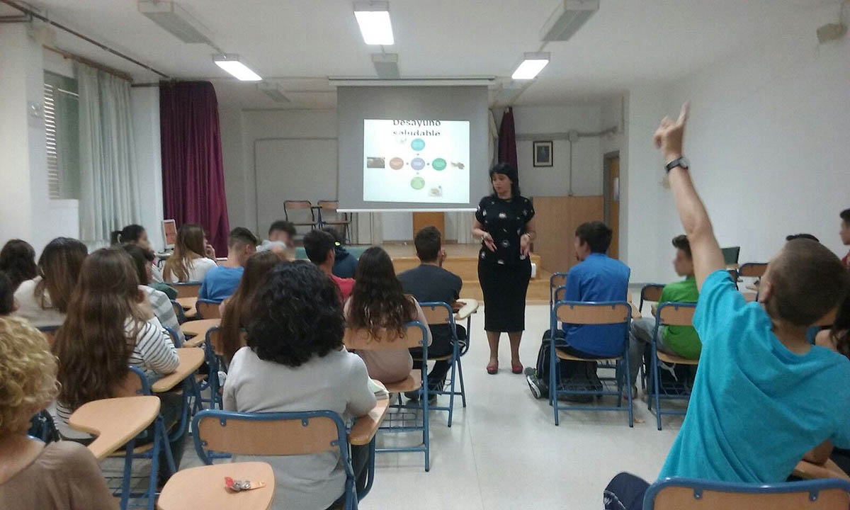 Los alumnos han seguido con atención el taller.