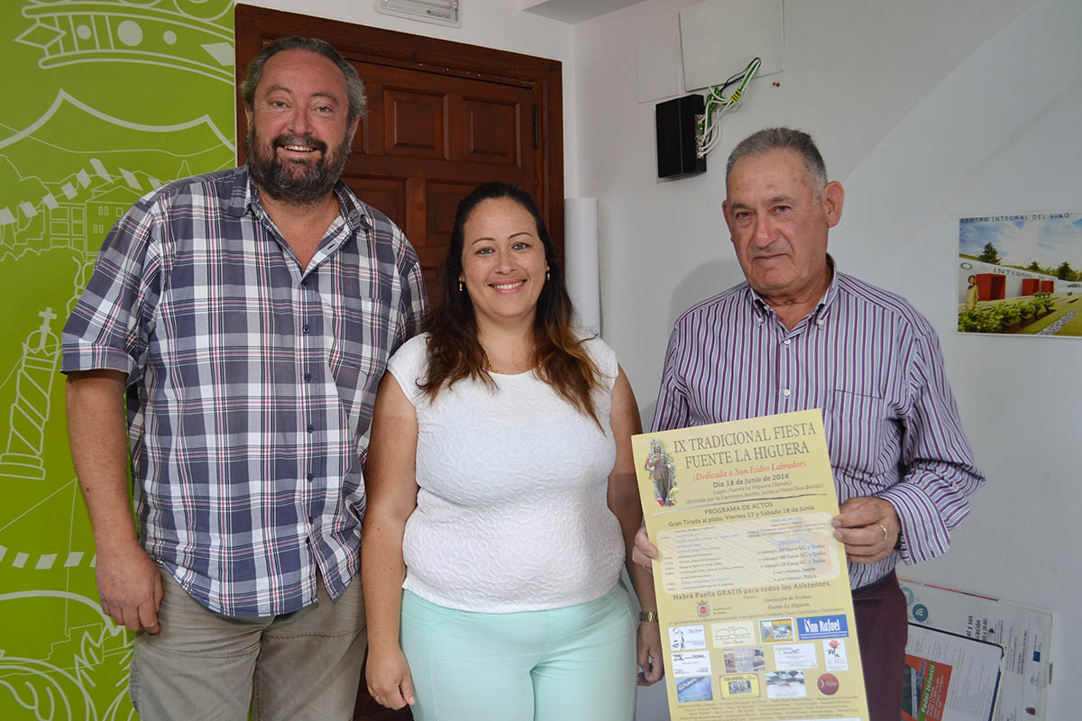 El concejal junto a la nueva alcaldesa de la pedanía.