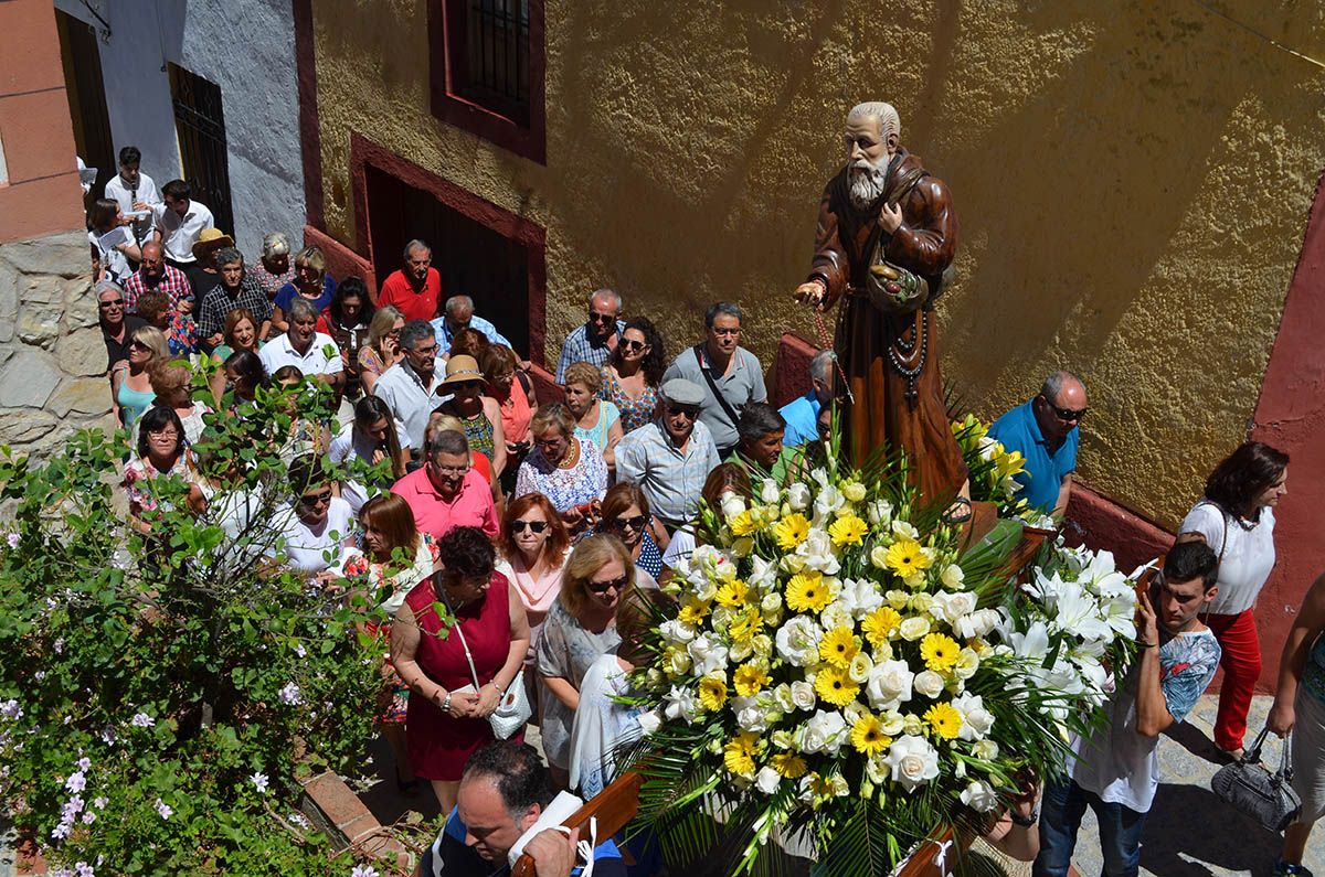 Fray Leopoldo recorrió las calles del municipio serrano.